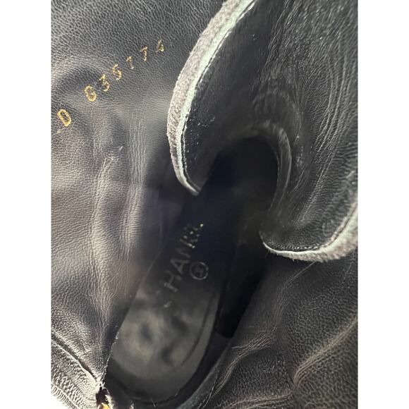 Chanel 2019 Interlocking CC Logo Suede Lace-Up Boots - Picture 14 of 16